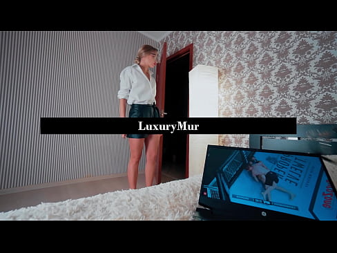 Мачеха увидела, как я украл ее трусики - пришлось трахнуть эту сучку с отличной жопой