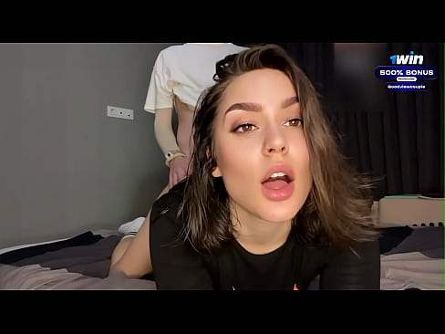 Горячая студентка делает минет и скачет на члене, пока ее учили в университетском общежитии